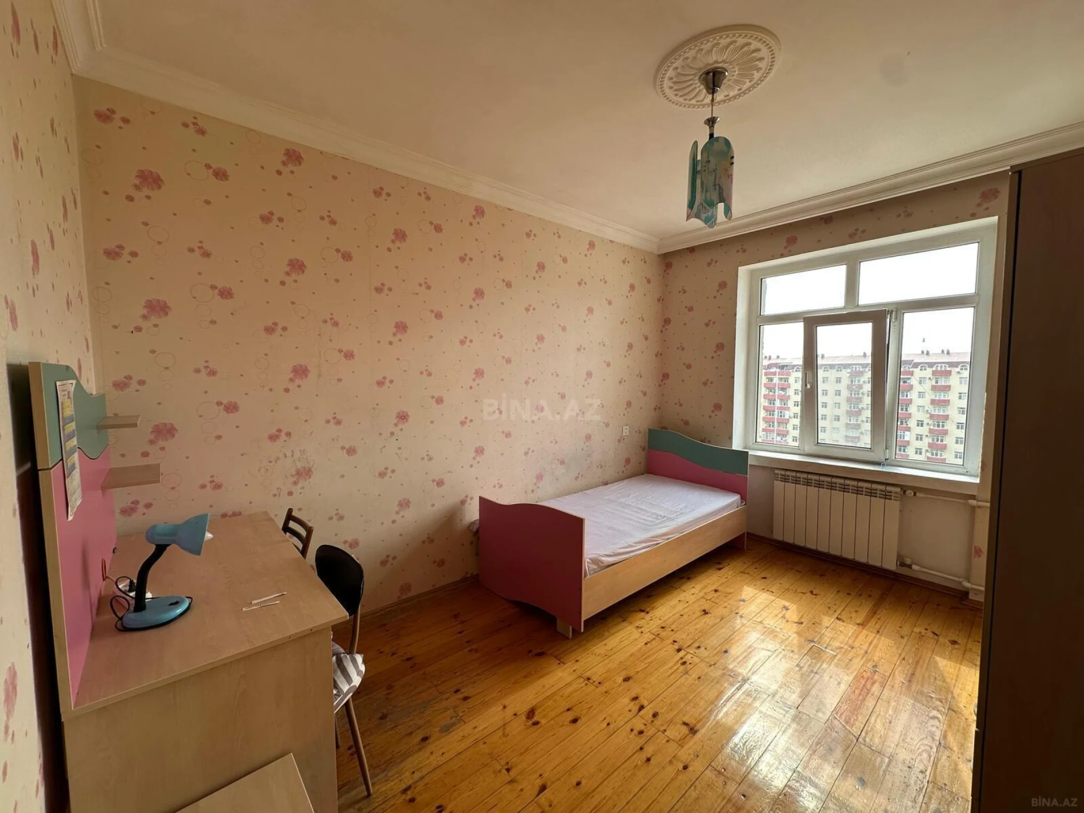 Satılır 4 otaqlı mənzil 120 m²