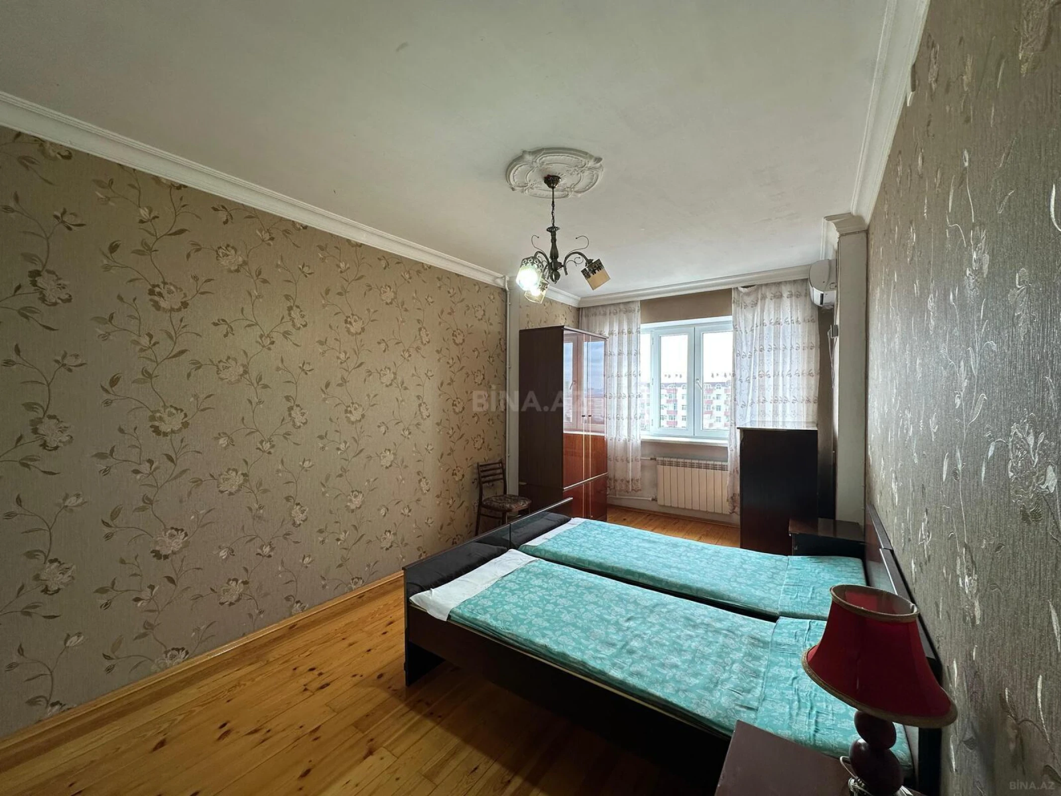 Satılır 4 otaqlı mənzil 120 m²