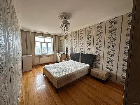 Satılır 4 otaqlı mənzil 120 m²