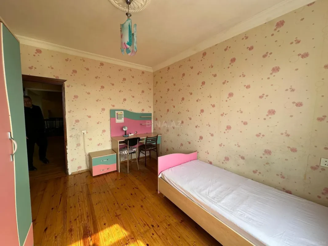 Satılır 4 otaqlı mənzil 120 m²