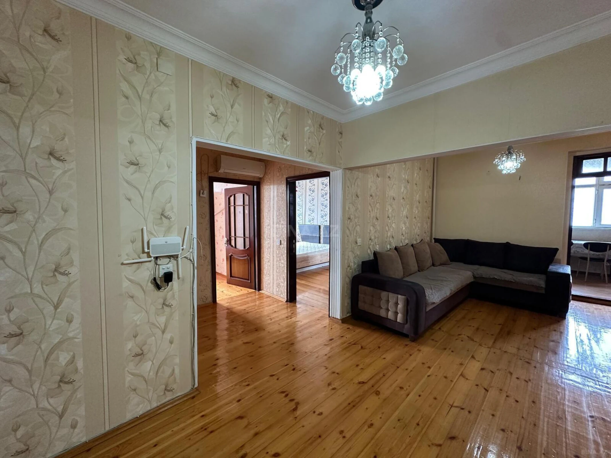 Satılır 4 otaqlı mənzil 120 m²