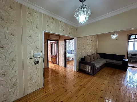Satılır 4 otaqlı mənzil 120 m²