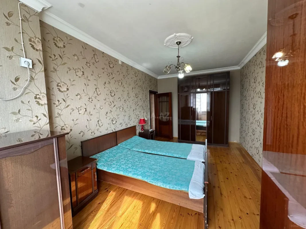 Satılır 4 otaqlı mənzil 120 m²