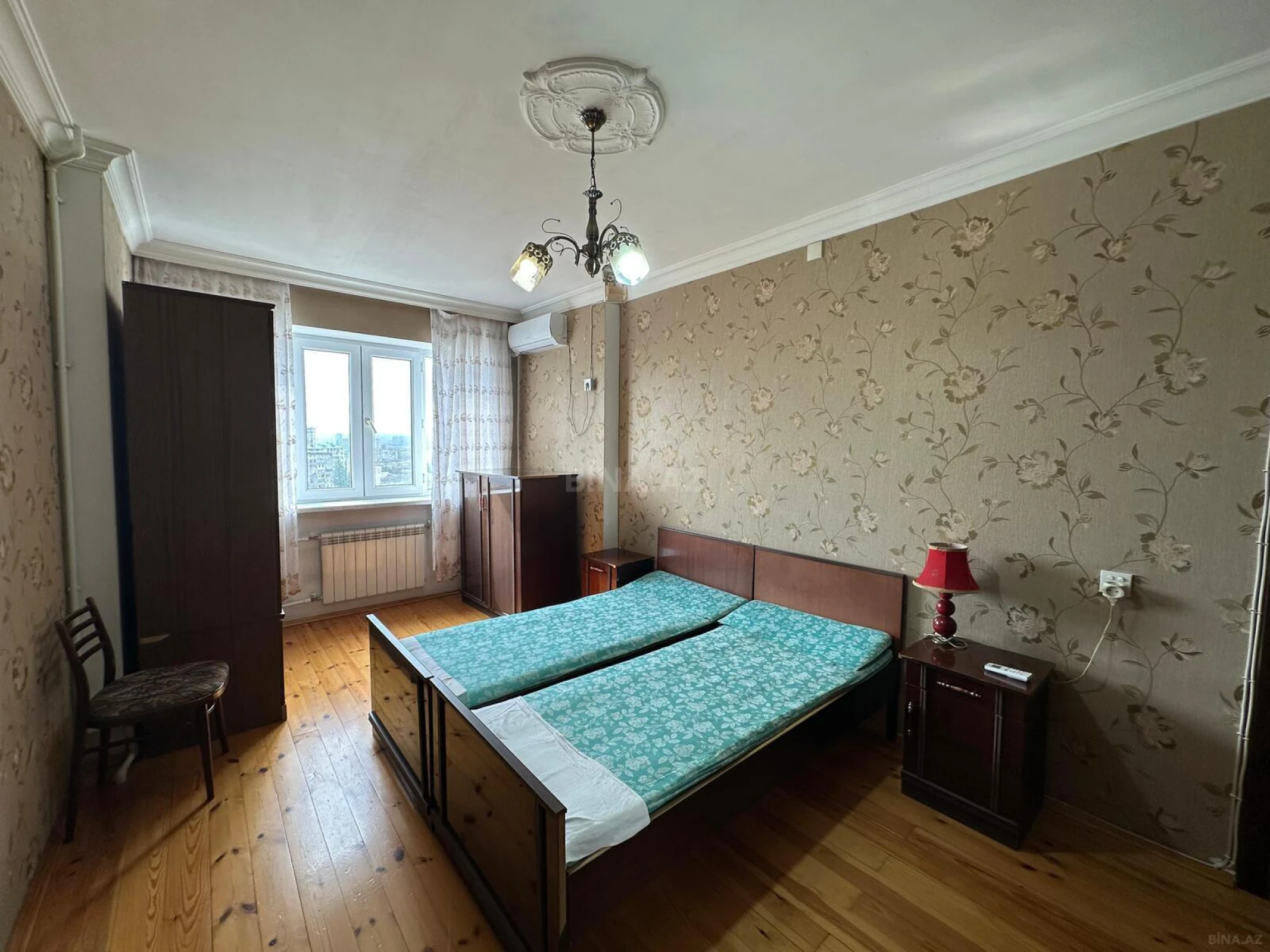Satılır 4 otaqlı mənzil 120 m²