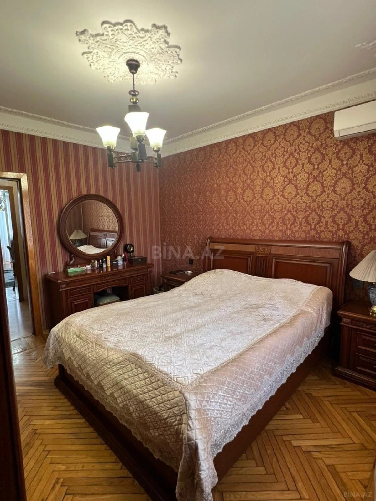 Satılır 4 otaqlı mənzil 100 m²