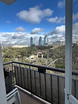 Satılır 4 otaqlı mənzil 100 m²