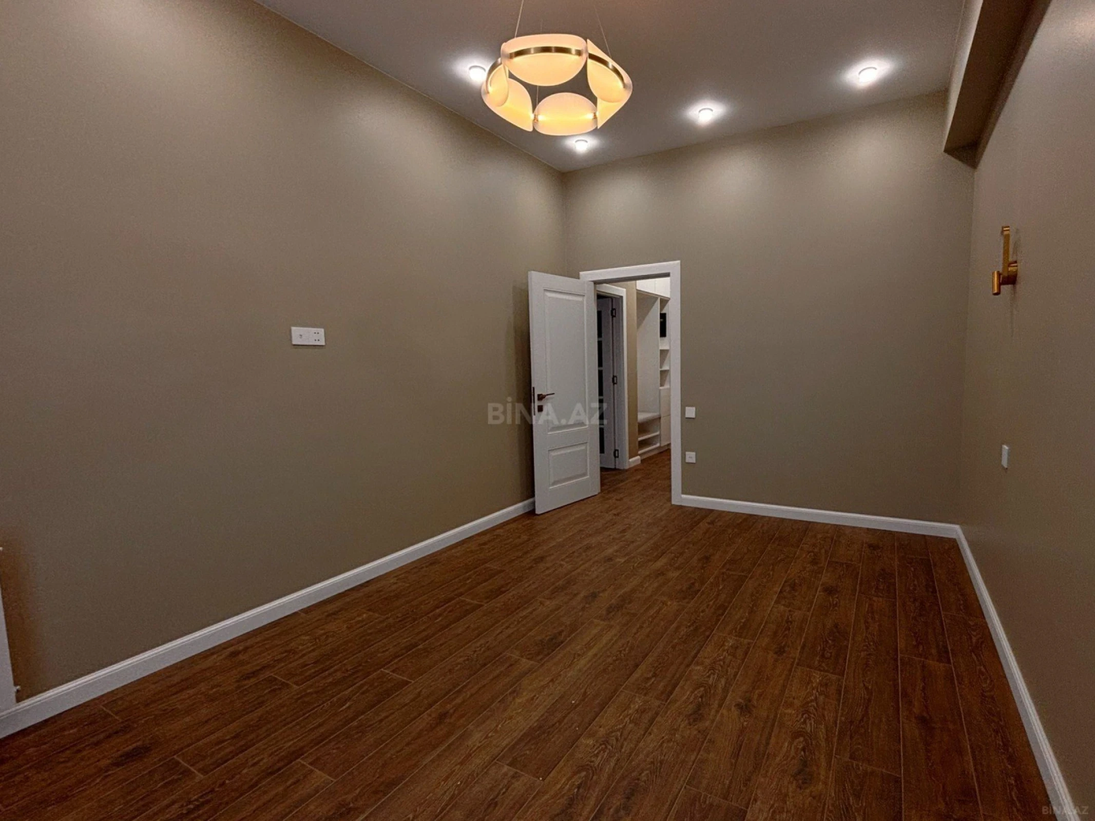 Satılır 2 otaqlı mənzil 64.5 m²