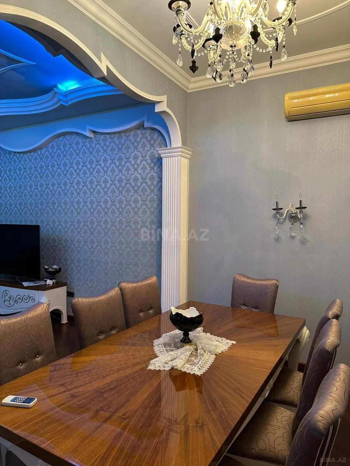 Satılır 5 otaqlı mənzil 250 m²