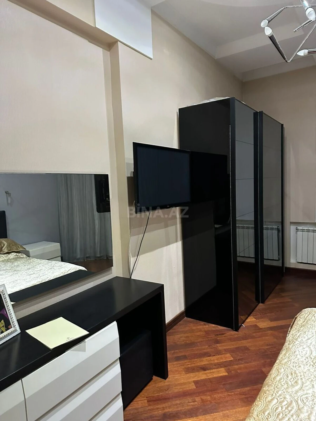 Satılır 5 otaqlı mənzil 250 m²