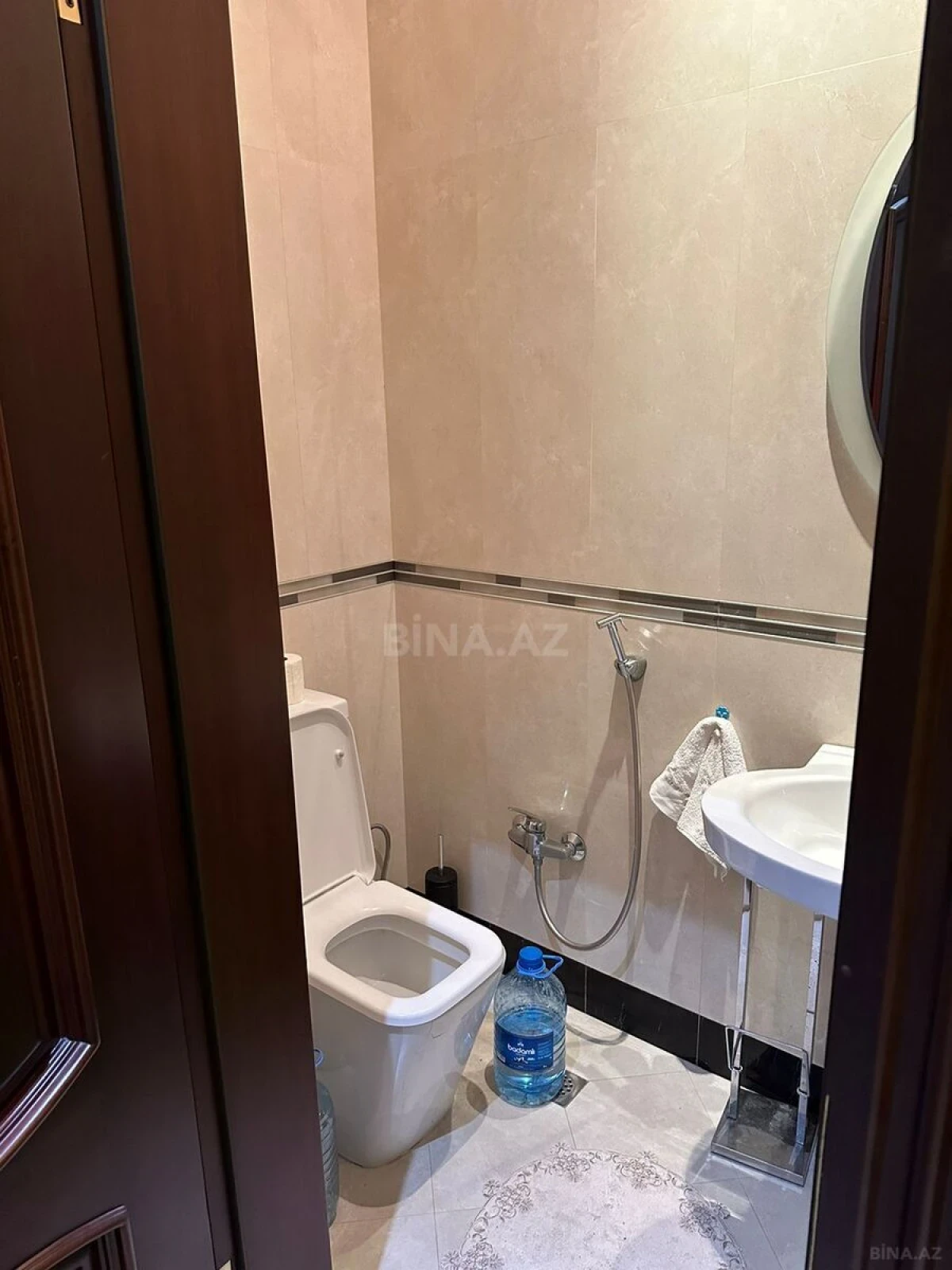 Satılır 5 otaqlı mənzil 250 m²