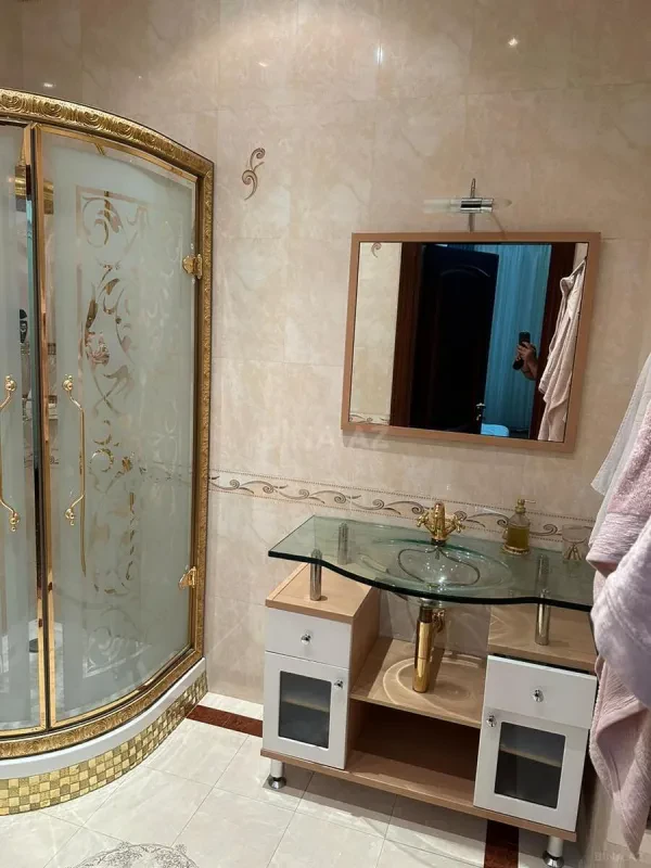 Satılır 5 otaqlı mənzil 250 m²