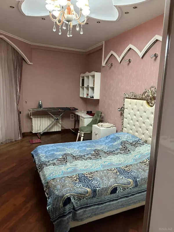 Satılır 5 otaqlı mənzil 250 m²