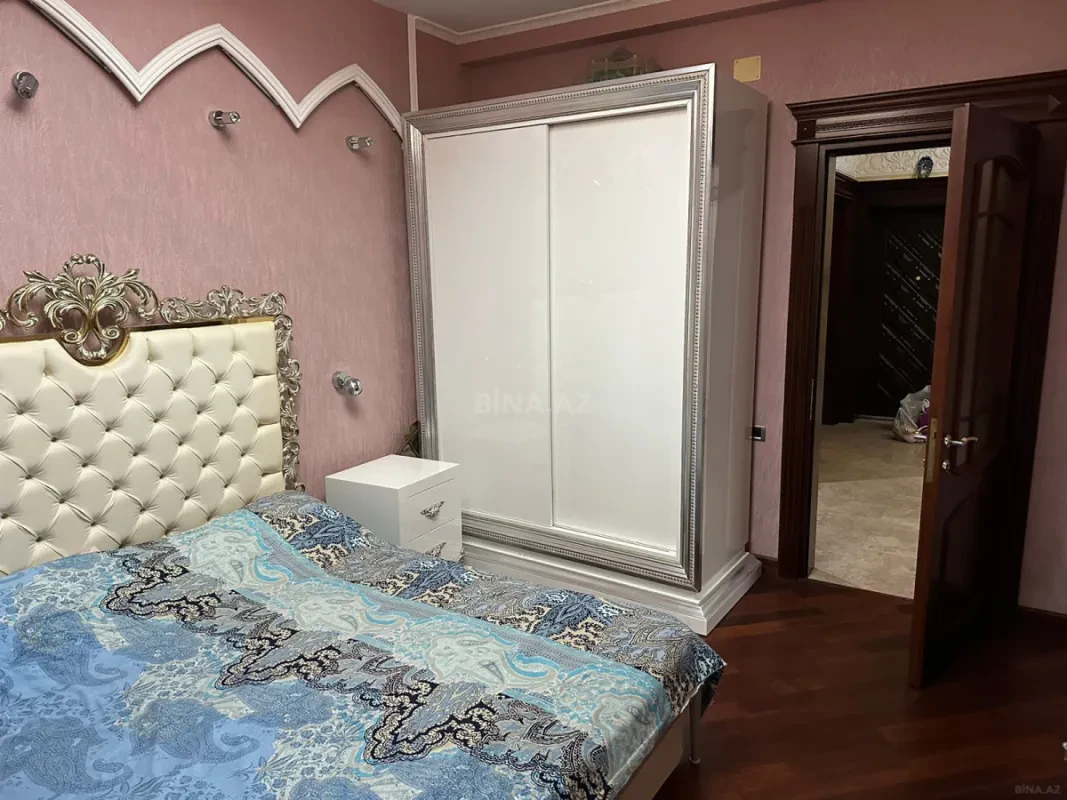 Satılır 5 otaqlı mənzil 250 m²