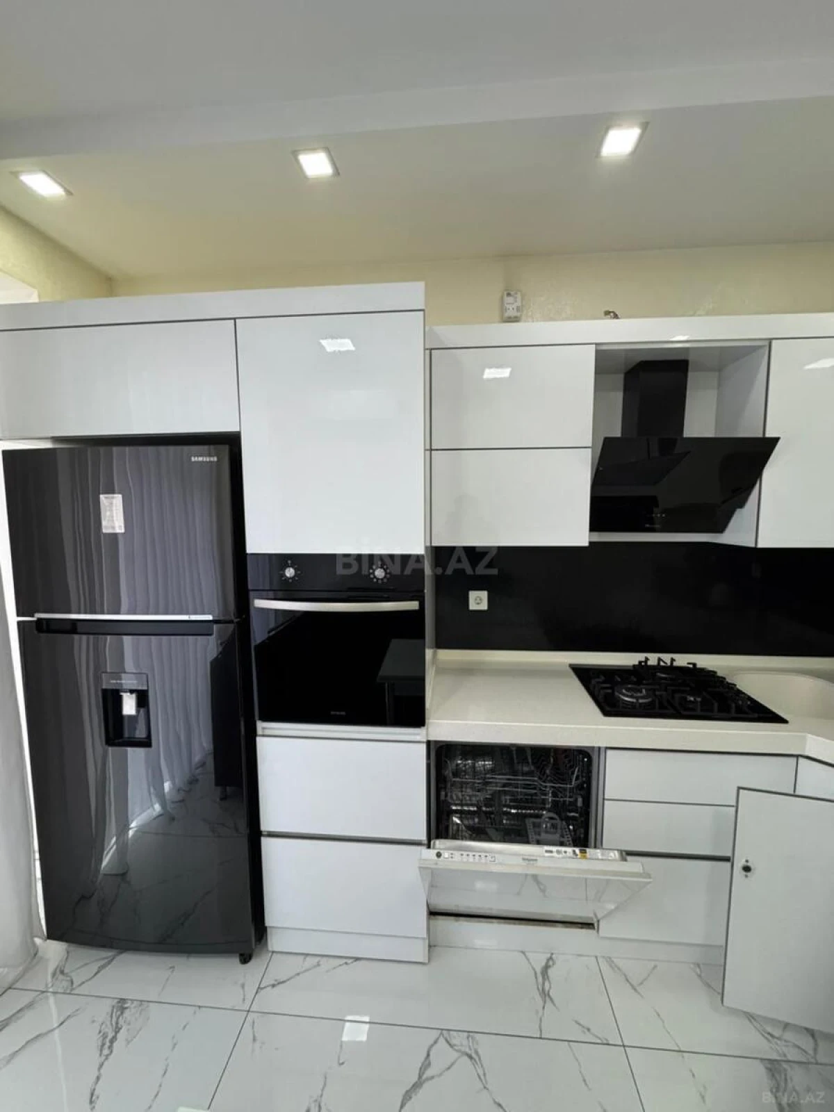 Kirayə verilir 3 otaqlı mənzil 120 m²
