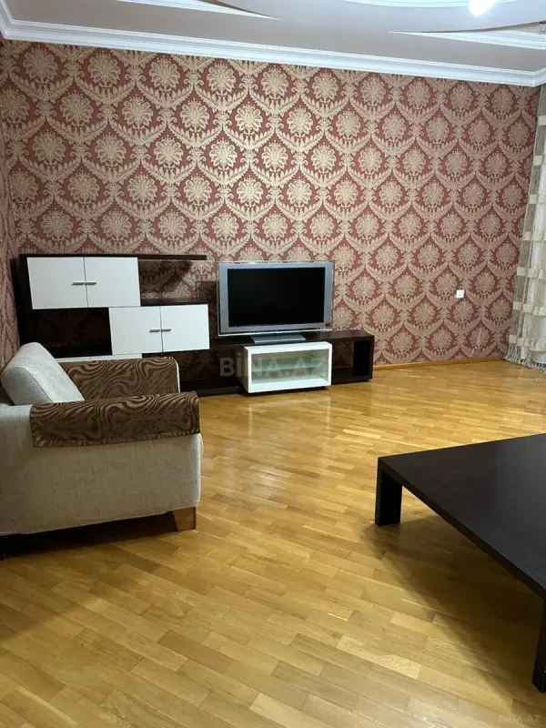 Kirayə verilir 3 otaqlı mənzil 120 m²