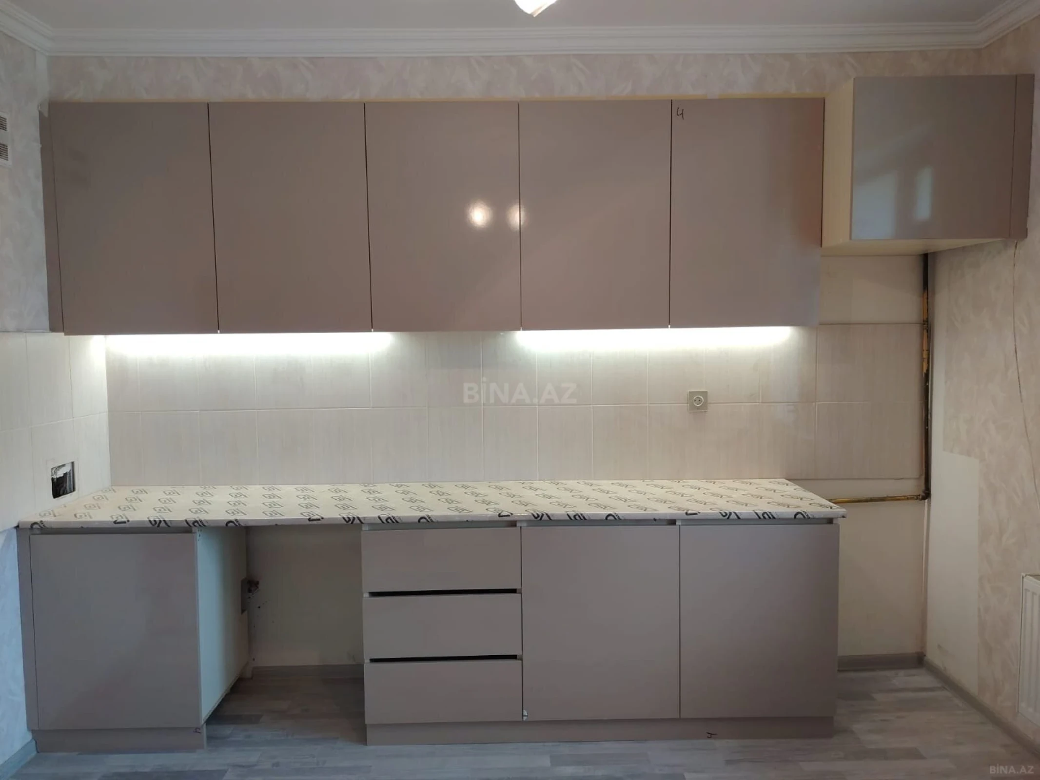 Satılır 3 otaqlı mənzil 102 m²