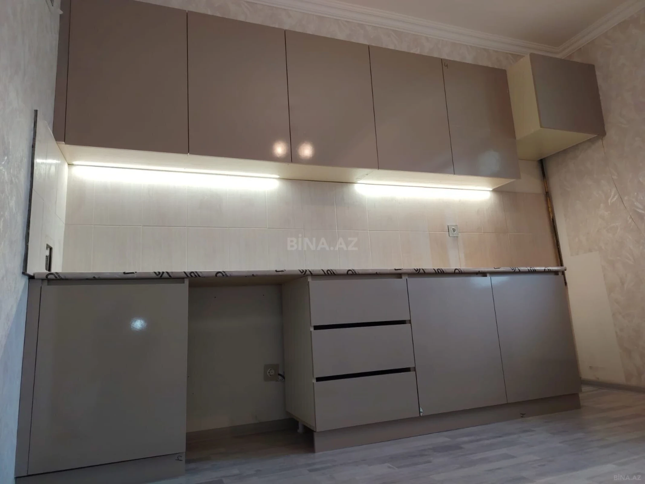 Satılır 3 otaqlı mənzil 102 m²