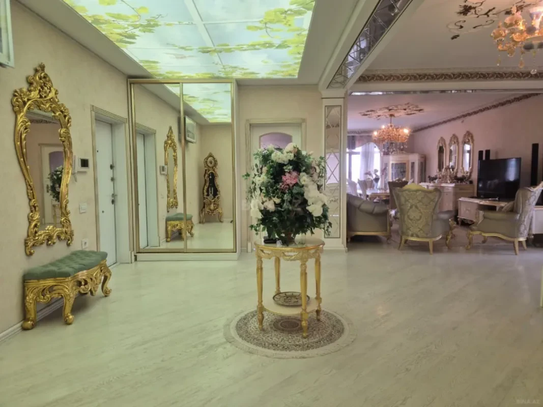 Satılır 3 otaqlı mənzil 214 m²