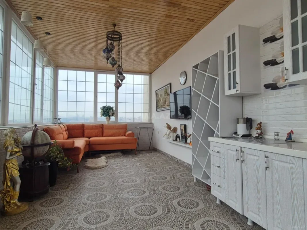 Satılır 3 otaqlı mənzil 214 m²