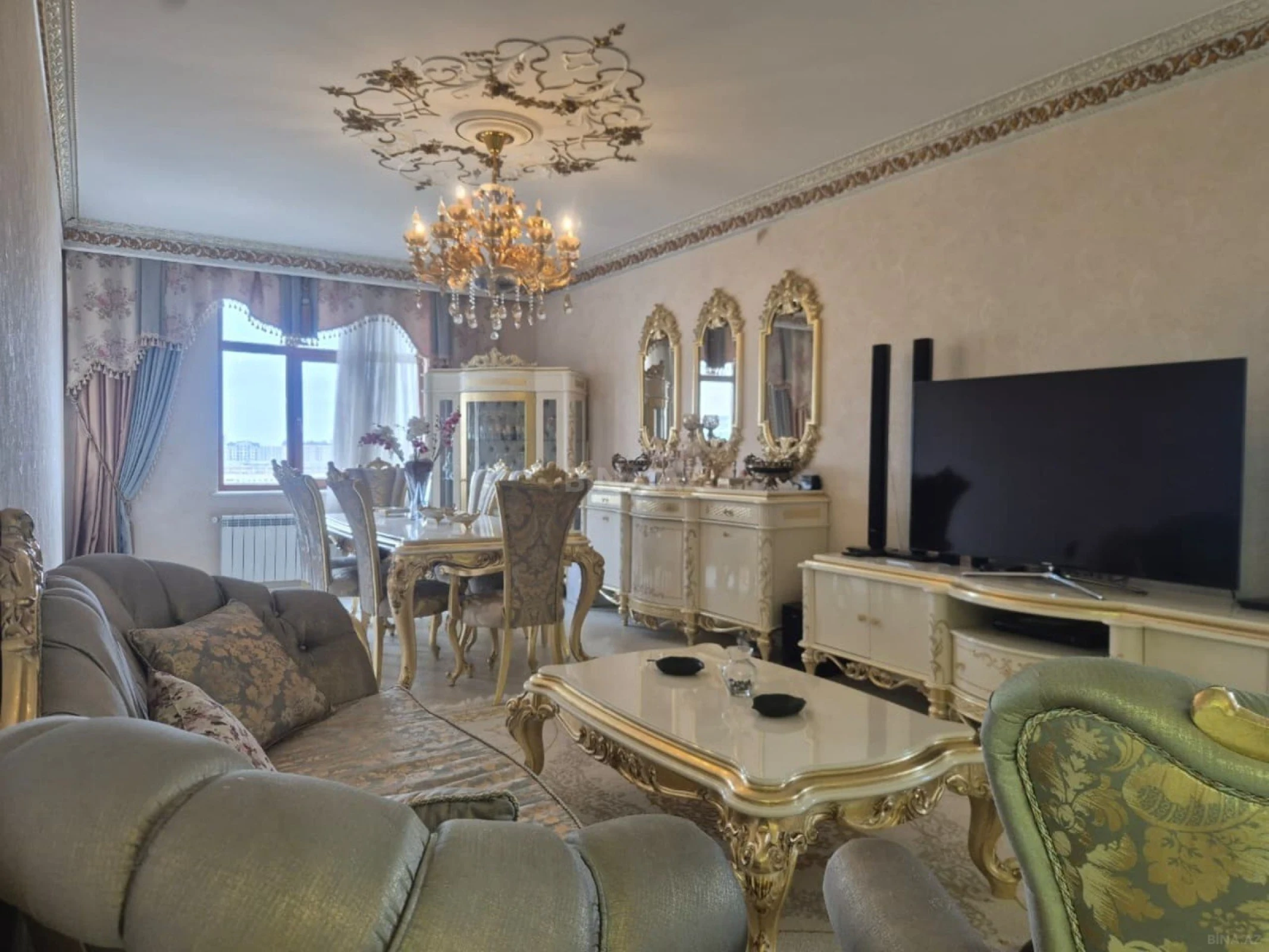 Satılır 3 otaqlı mənzil 214 m²