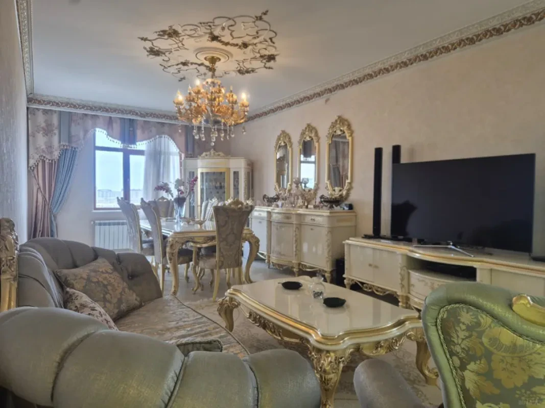 Satılır 3 otaqlı mənzil 214 m²