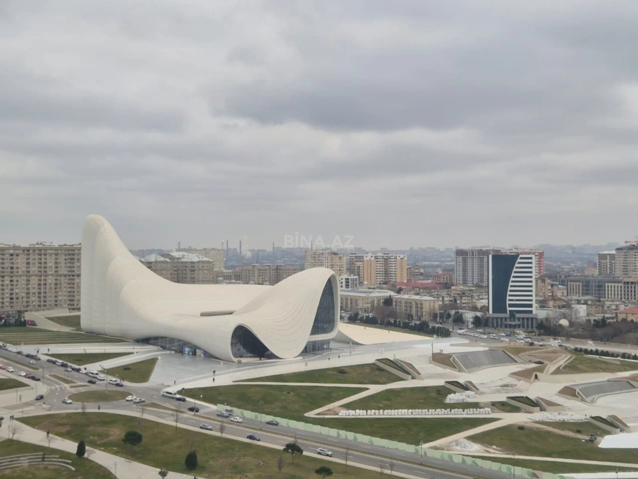 Satılır 3 otaqlı mənzil 214 m²