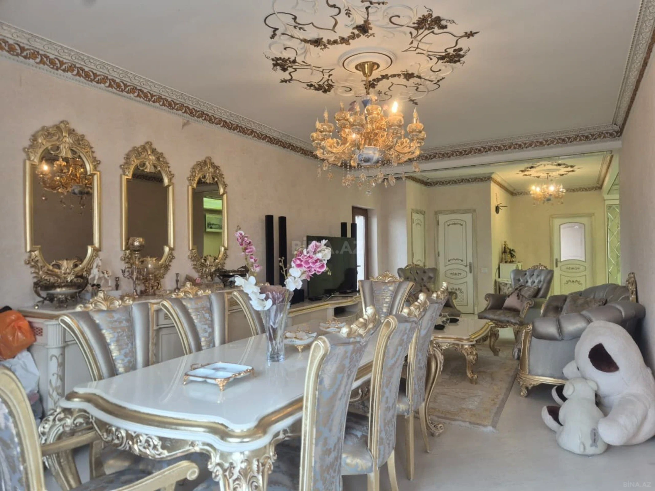 Satılır 3 otaqlı mənzil 214 m²