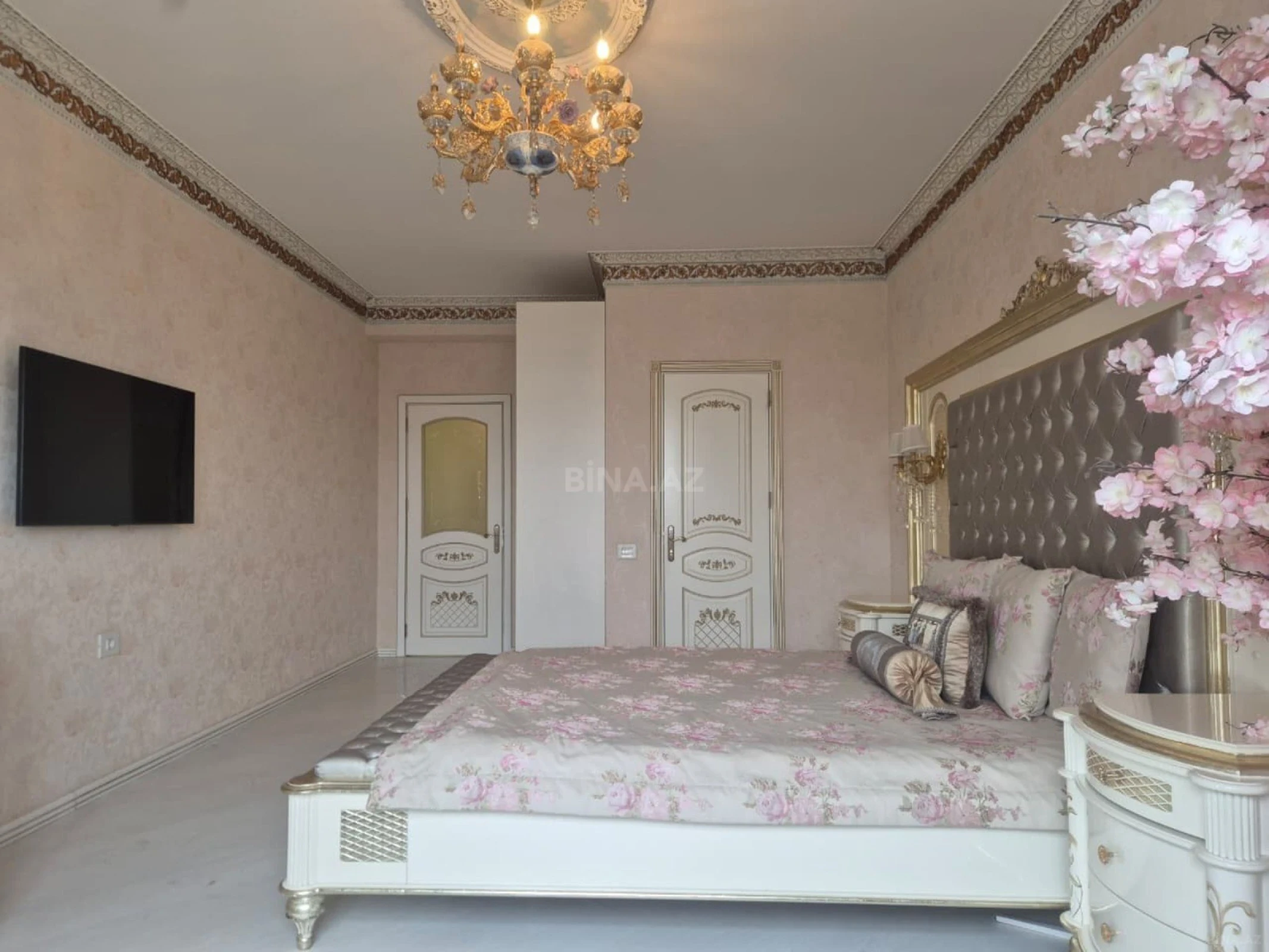 Satılır 3 otaqlı mənzil 214 m²