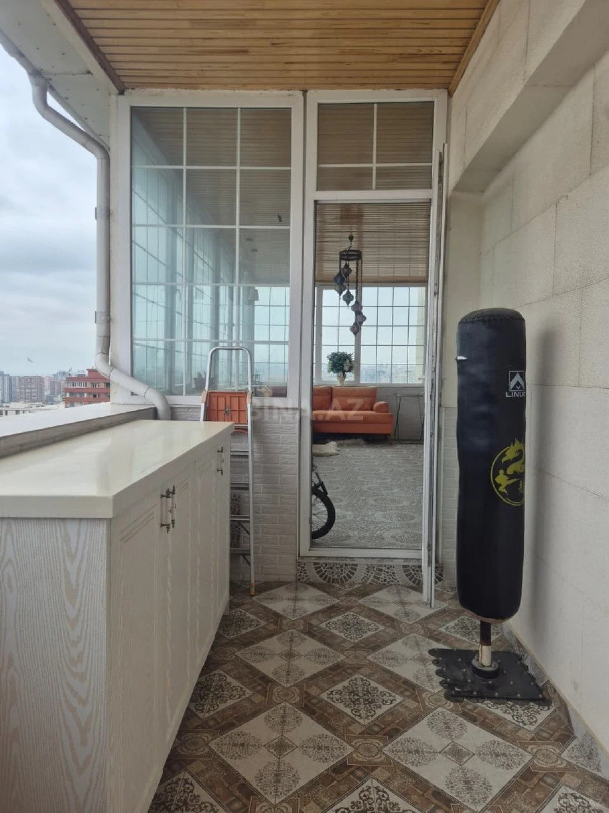 Satılır 3 otaqlı mənzil 214 m²