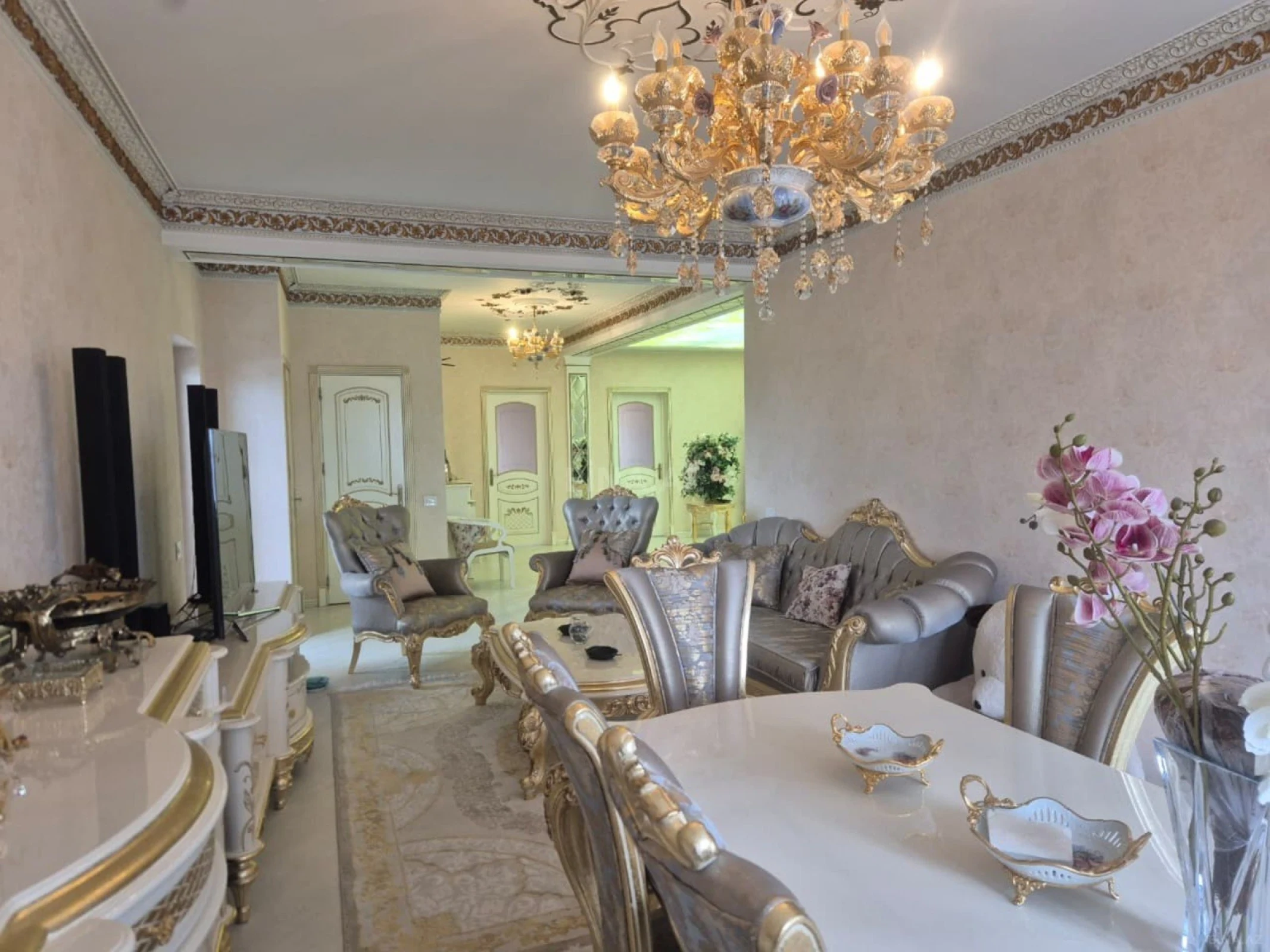 Satılır 3 otaqlı mənzil 214 m²