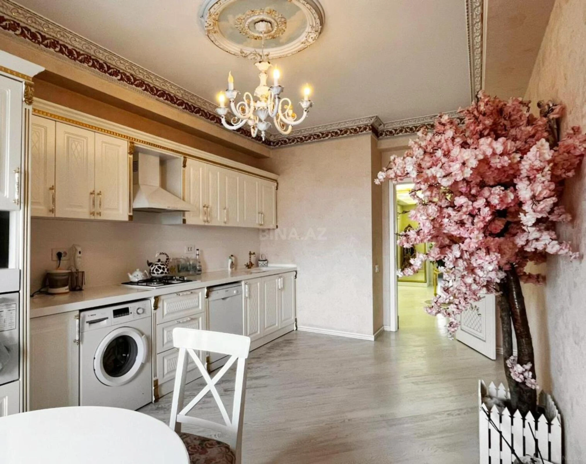Satılır 3 otaqlı mənzil 214 m²