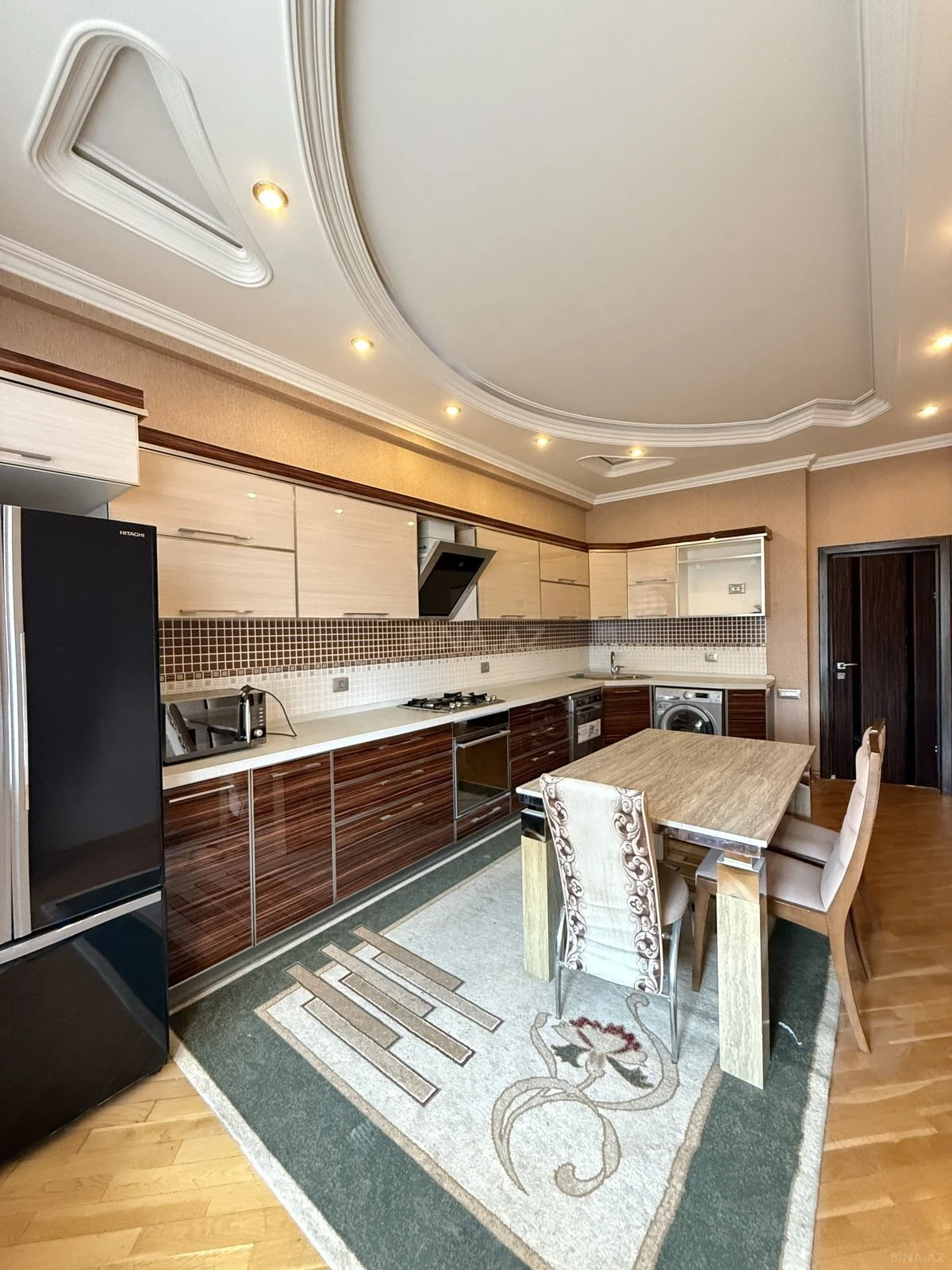 Satılır 3 otaqlı mənzil 142 m²