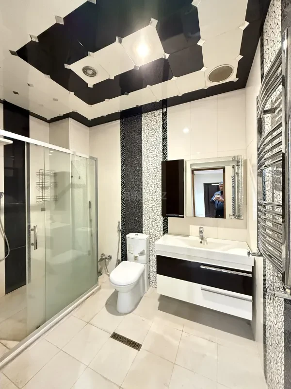 Satılır 3 otaqlı mənzil 142 m²