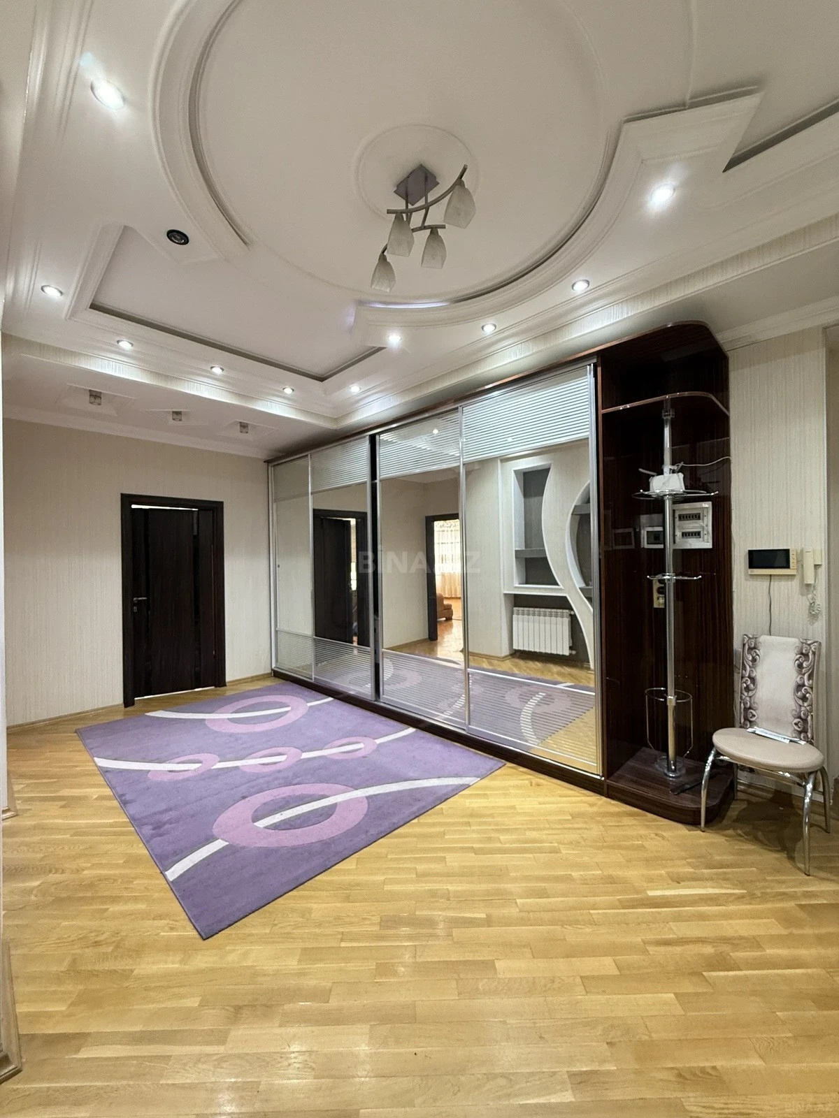 Satılır 3 otaqlı mənzil 142 m²