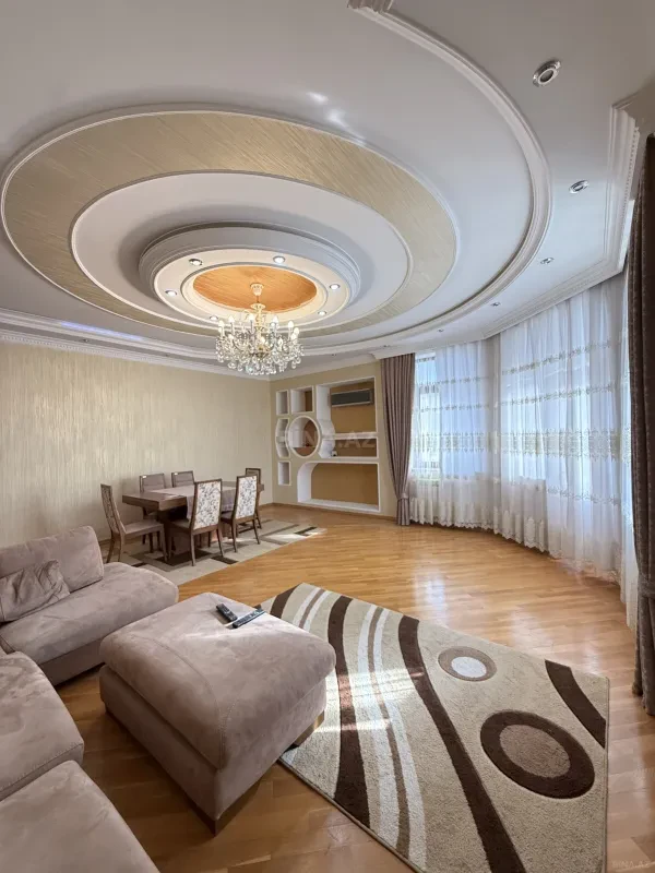 Satılır 3 otaqlı mənzil 142 m²