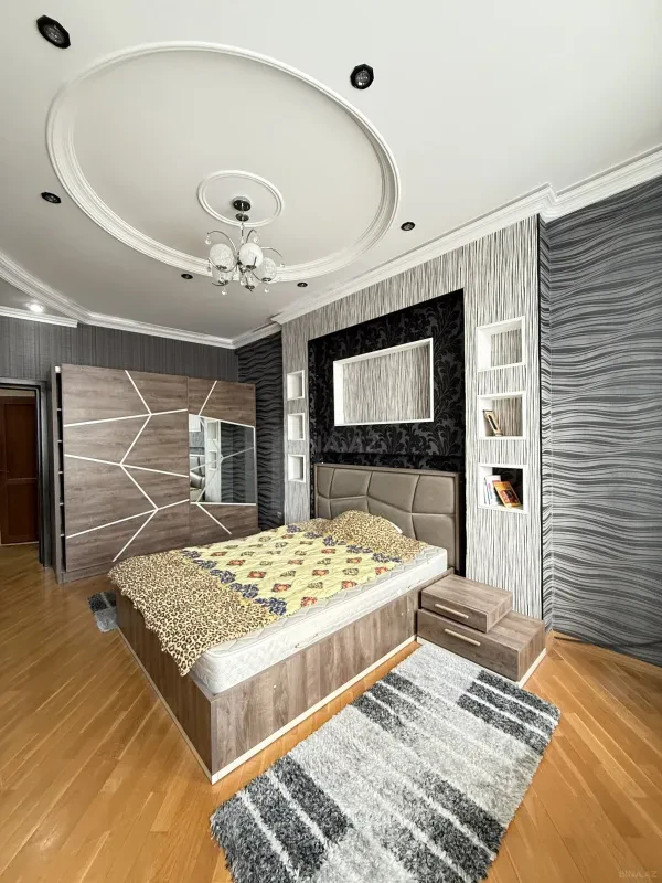 Satılır 3 otaqlı mənzil 142 m²