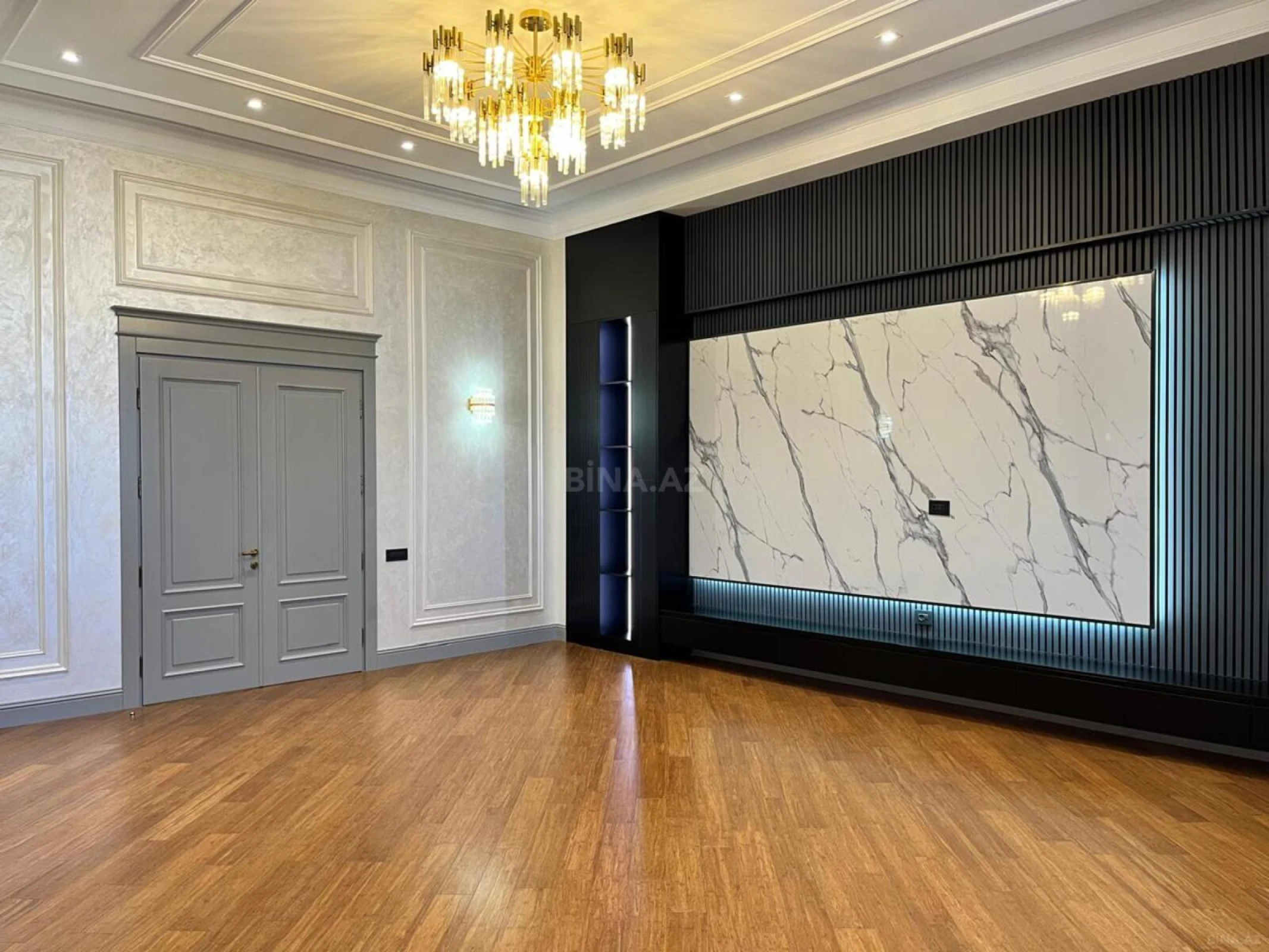 Satılır 4 otaqlı mənzil 285 m²