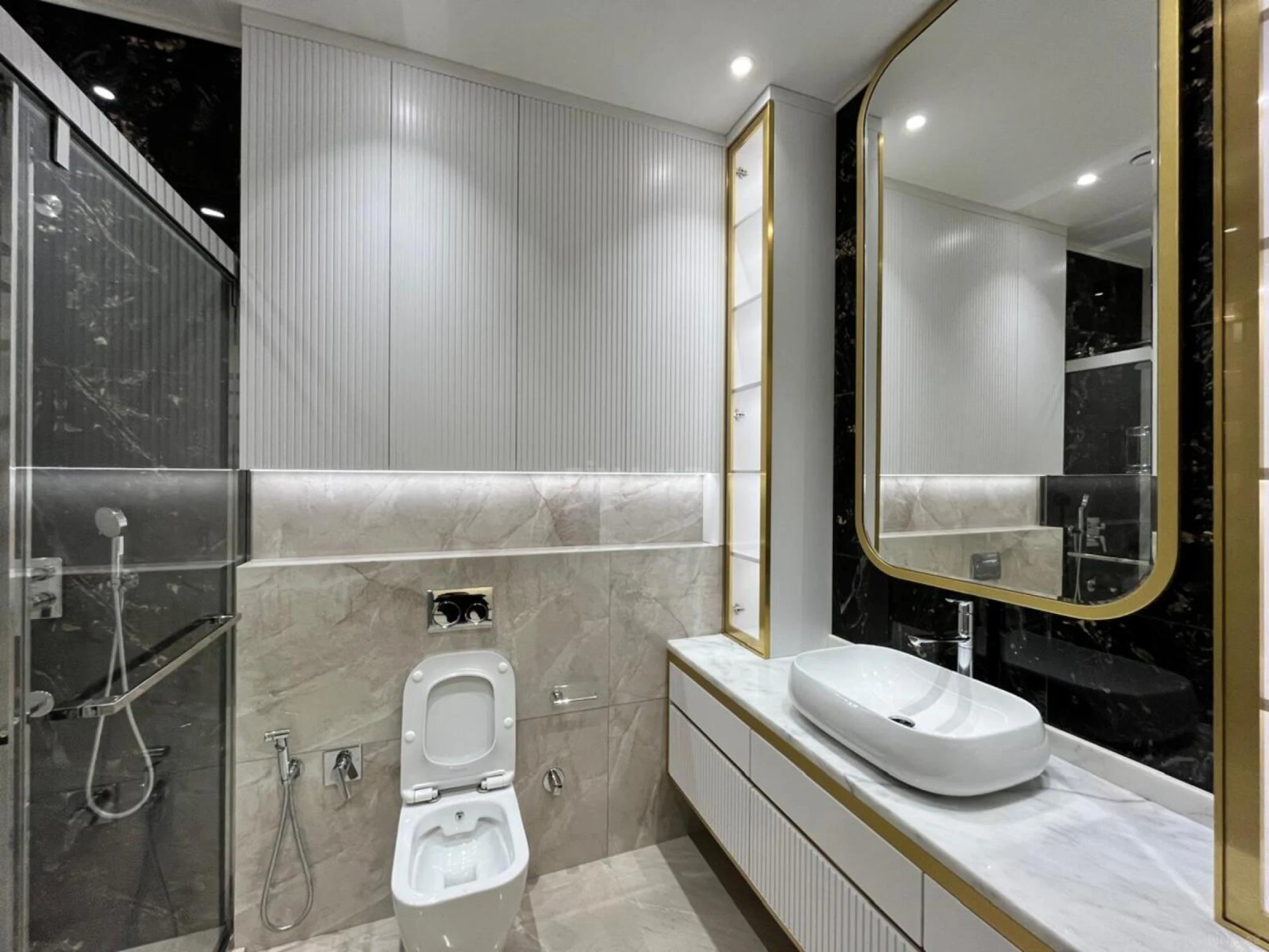 Satılır 4 otaqlı mənzil 285 m²