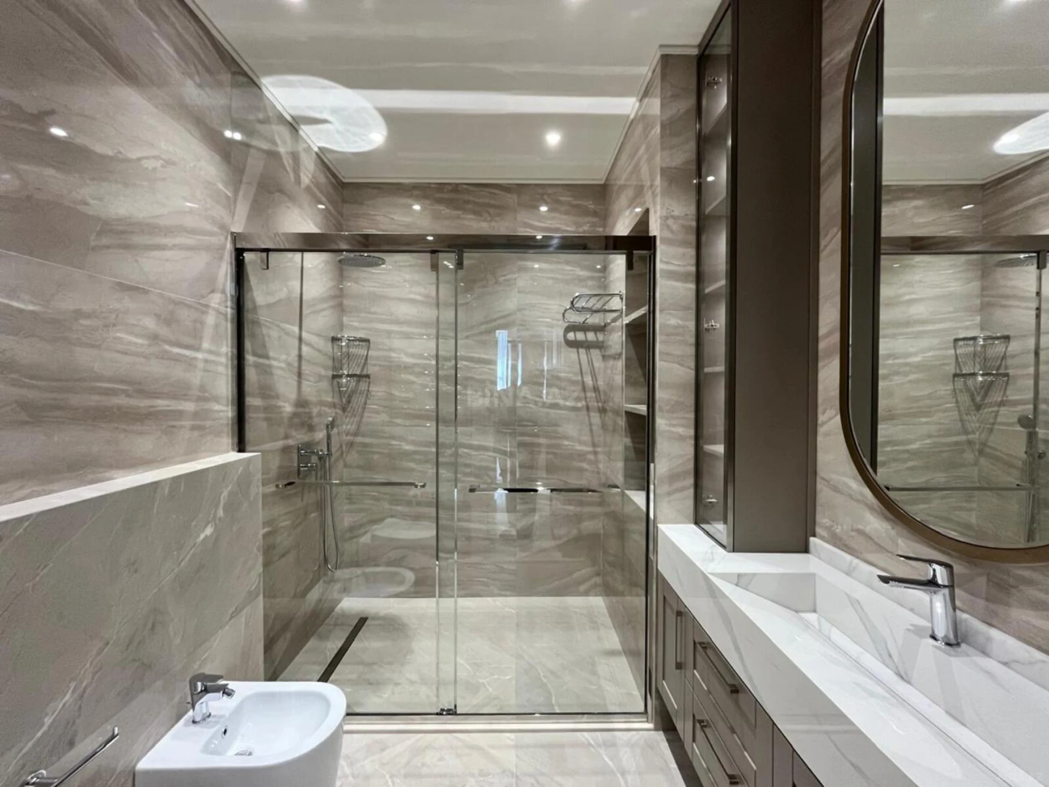 Satılır 4 otaqlı mənzil 285 m²