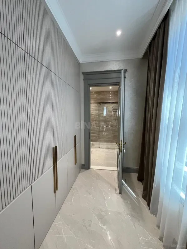 Satılır 4 otaqlı mənzil 285 m²