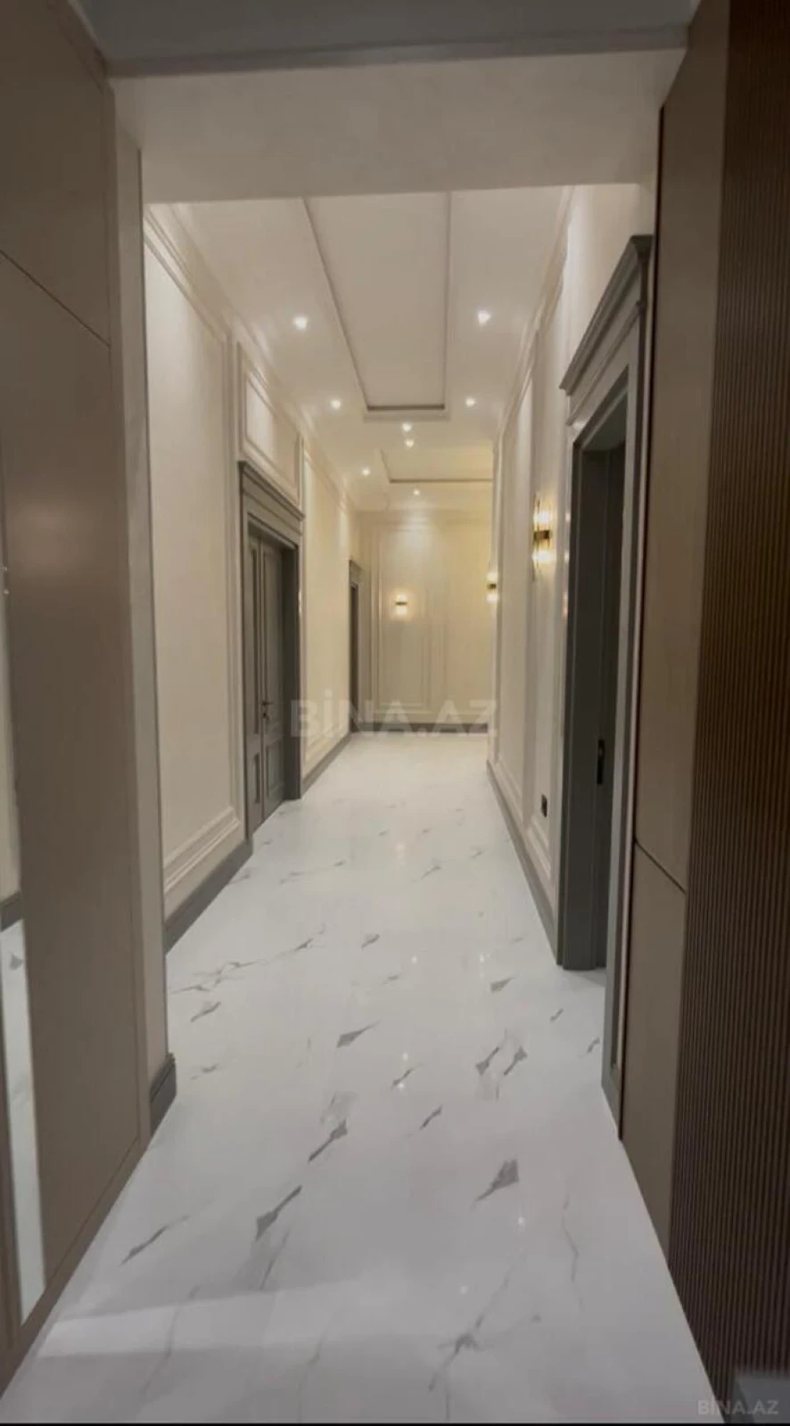 Satılır 4 otaqlı mənzil 285 m²