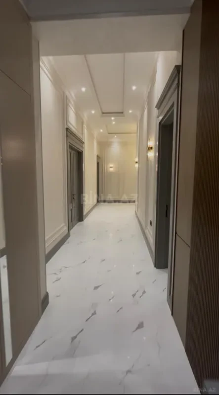 Satılır 4 otaqlı mənzil 285 m²