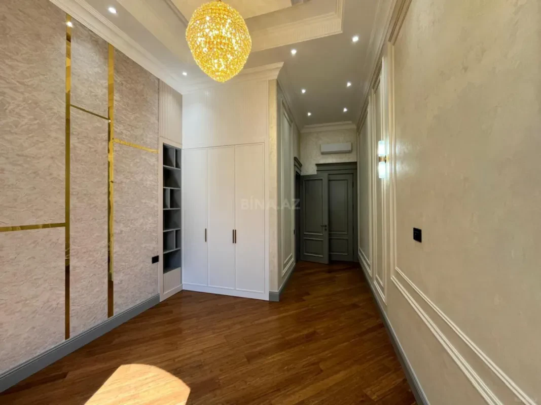 Satılır 4 otaqlı mənzil 285 m²
