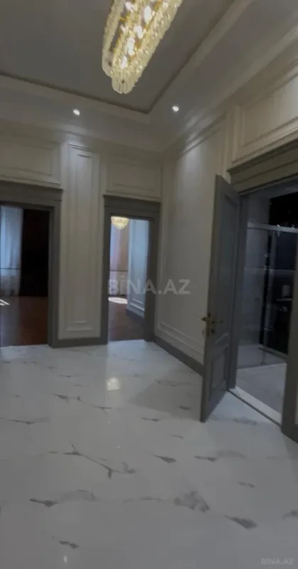 Satılır 4 otaqlı mənzil 285 m²