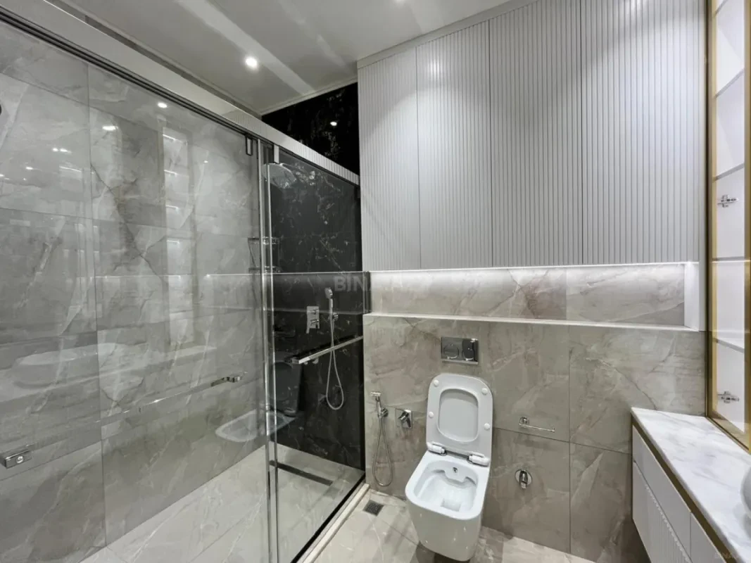 Satılır 4 otaqlı mənzil 285 m²