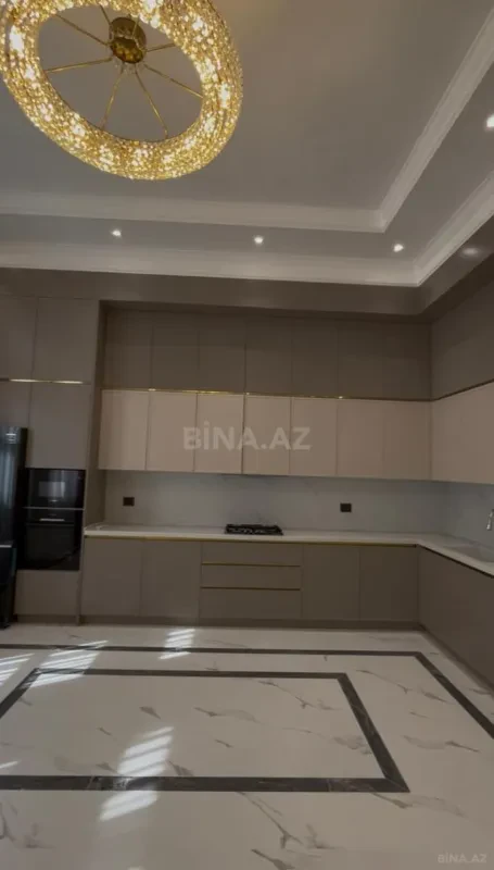 Satılır 4 otaqlı mənzil 285 m²