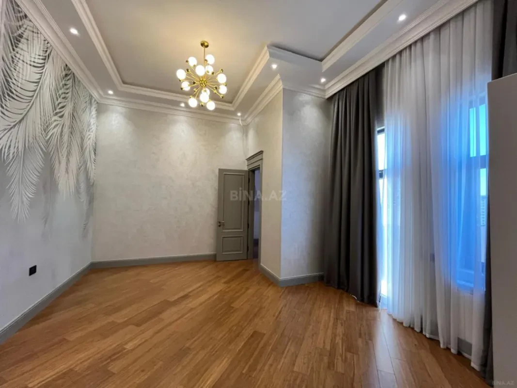 Satılır 4 otaqlı mənzil 285 m²
