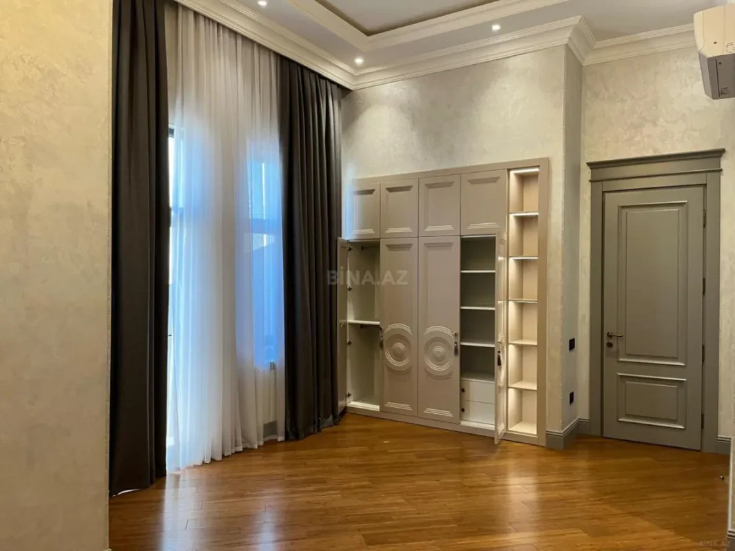 Satılır 4 otaqlı mənzil 285 m²