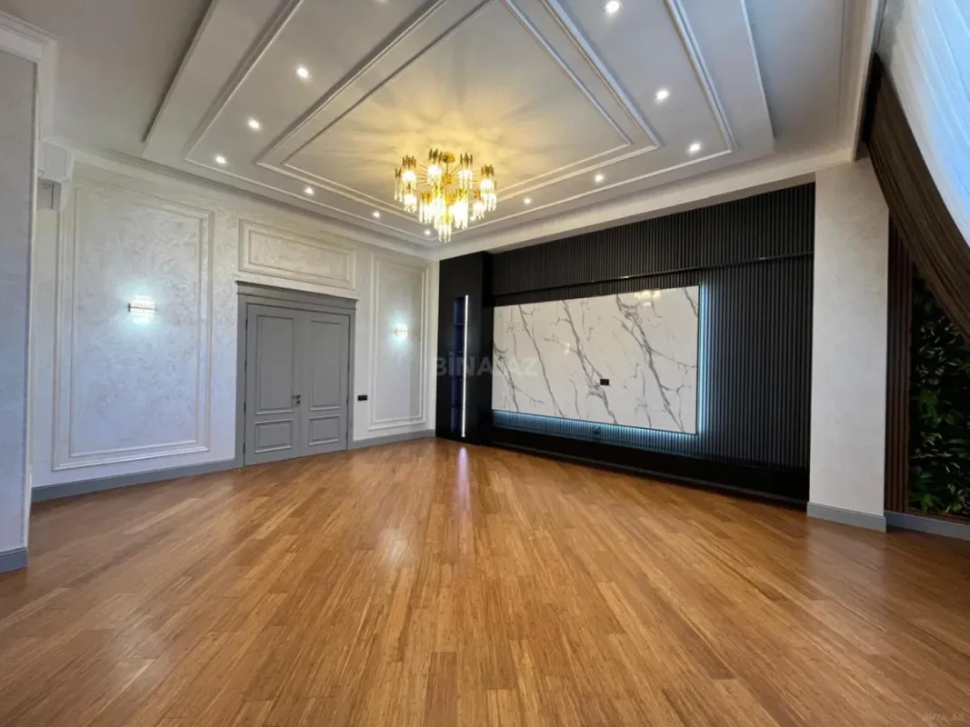 Satılır 4 otaqlı mənzil 285 m²