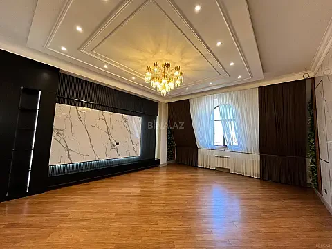 Satılır 4 otaqlı mənzil 285 m²